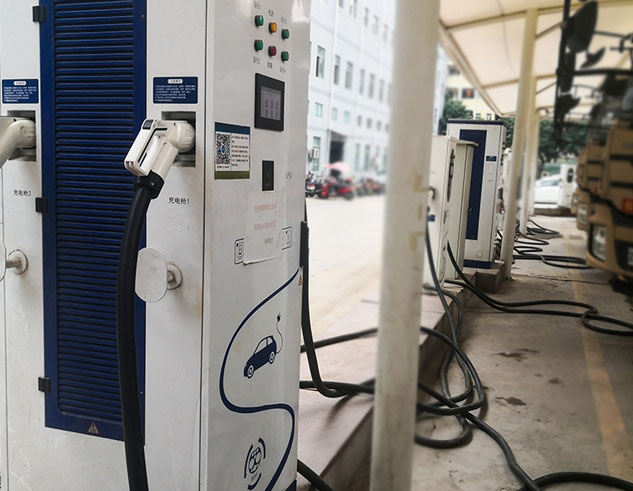 一體式四槍充電樁(圖4) 一體式四槍充電樁(圖4)